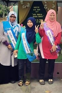Cikgu huda tudung