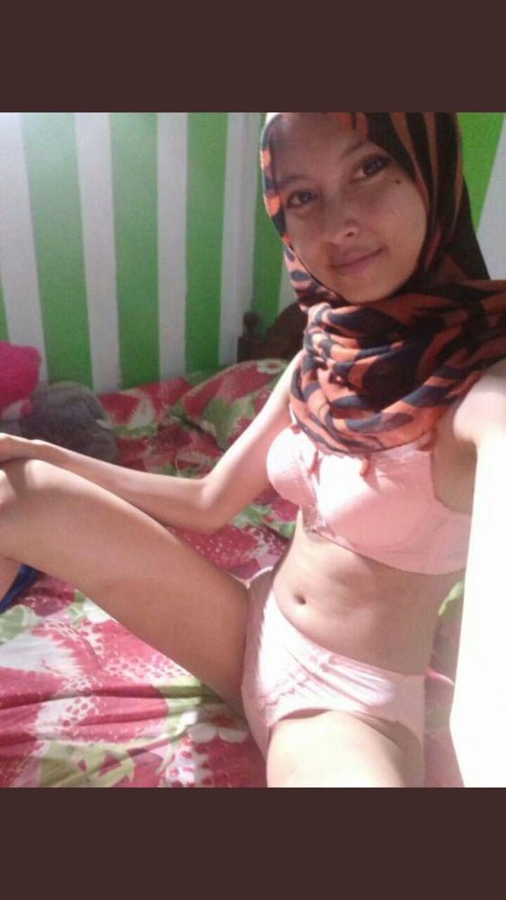 Japanese Teen Pics Emilia Hijab Bugil